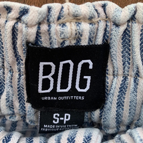 BDG women's small pin striped shorts - Picture 3 of 3